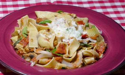 Quick Fix: Pappardelle with Artichoke Hearts and Mushrooms is a quick veggie dinner with taste of Italy